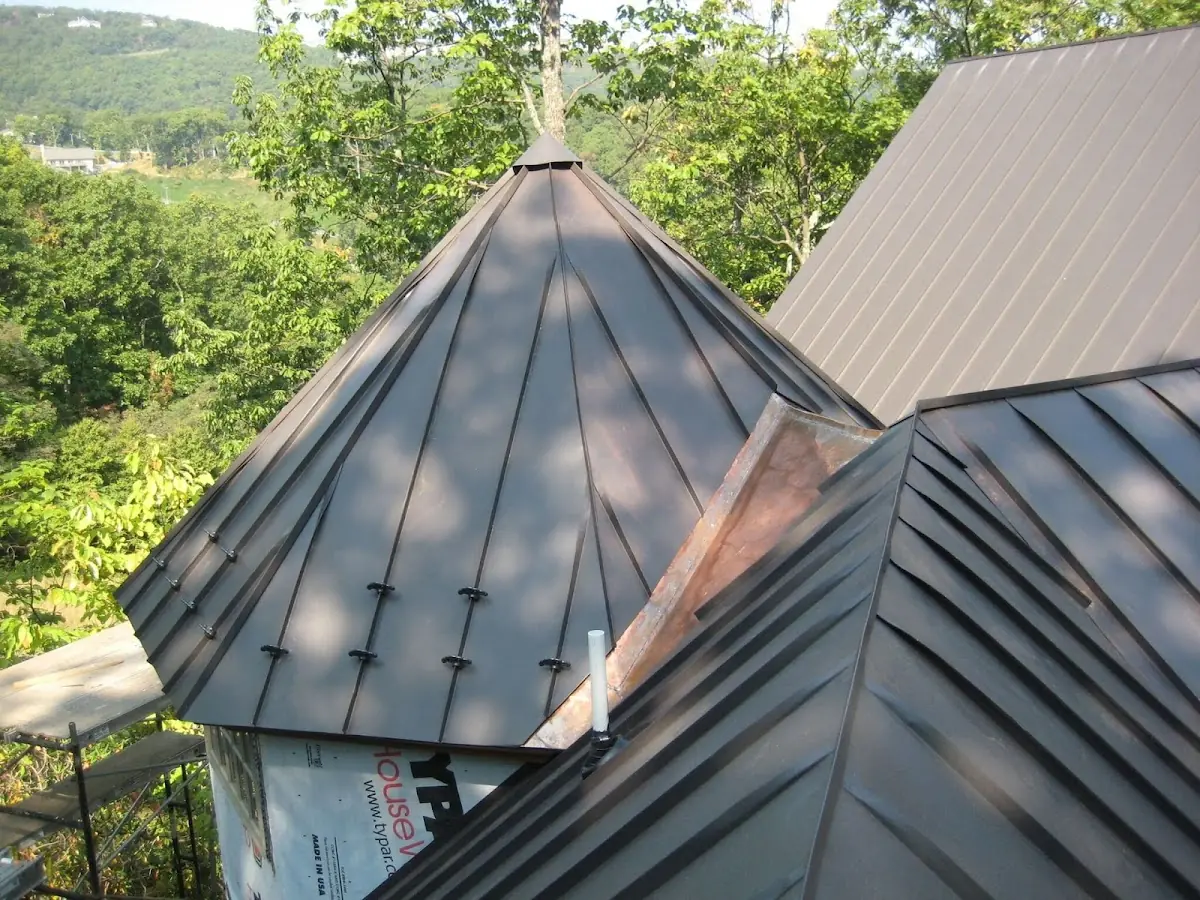 Professional Gutter Cleaning by Craftsman Roofing in Elk River Basin